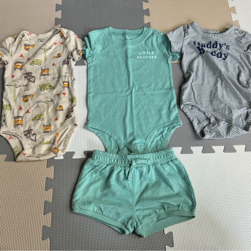 Like New 4 piece set by Carter’s -Size 18 Months